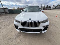 Photo of the vehicle BMW X7