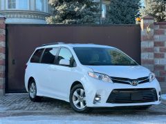 Фото авто Toyota Sienna