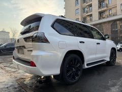 Photo of the vehicle Lexus LX