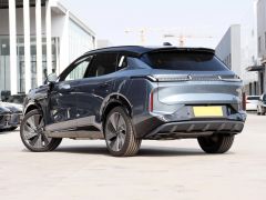 Photo of the vehicle Lynk &amp; Co 8