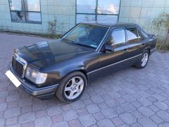 Сүрөт унаа Mercedes-Benz W124