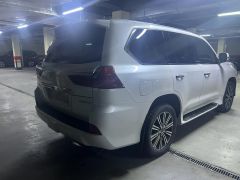 Photo of the vehicle Lexus LX