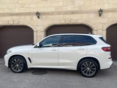 Photo of the vehicle BMW X5