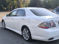 Photo of the vehicle Toyota Crown