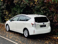 Фото авто Toyota Prius v (+)