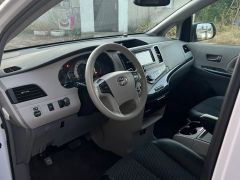 Фото авто Toyota Sienna