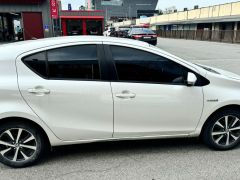 Сүрөт унаа Toyota Prius c