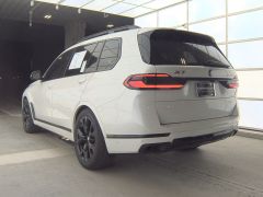 Photo of the vehicle BMW X7