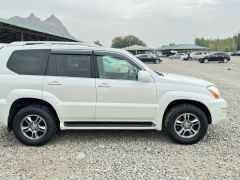 Photo of the vehicle Lexus GX