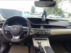 Photo of the vehicle Lexus ES