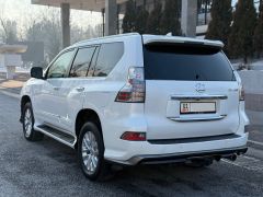 Photo of the vehicle Lexus GX