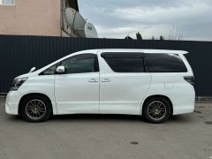 Фото авто Toyota Alphard