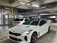 Photo of the vehicle Kia Stinger