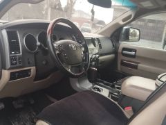 Сүрөт унаа Toyota Sequoia