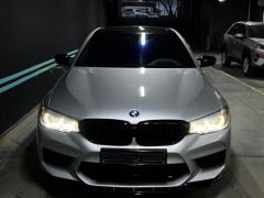 Photo of the vehicle BMW 5 Series