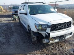 Photo of the vehicle Toyota Sequoia