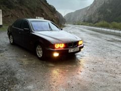 Photo of the vehicle BMW 5 Series