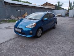 Сүрөт унаа Toyota Prius c