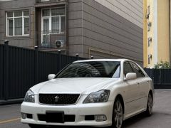 Photo of the vehicle Toyota Crown