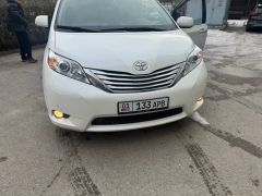 Photo of the vehicle Toyota Sienna