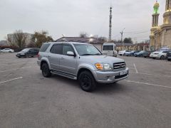 Photo of the vehicle Toyota Sequoia