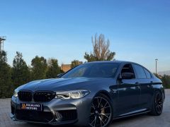 Photo of the vehicle BMW M5