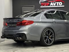 Photo of the vehicle BMW M5