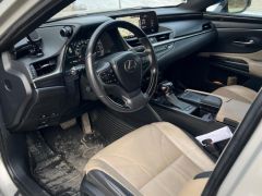 Photo of the vehicle Lexus ES