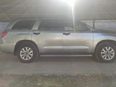 Сүрөт унаа Toyota Sequoia