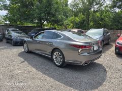 Photo of the vehicle Lexus LS