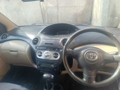 Сүрөт унаа Toyota Vitz