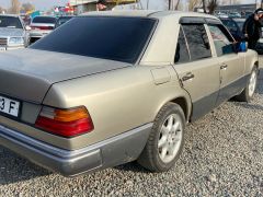 Сүрөт унаа Mercedes-Benz W124