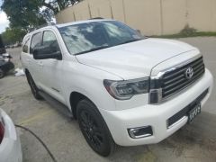 Photo of the vehicle Toyota Sequoia