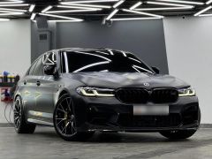 Photo of the vehicle BMW M5