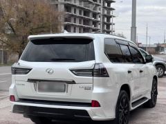 Photo of the vehicle Lexus LX