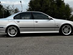 Photo of the vehicle BMW 5 Series