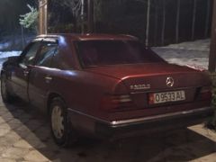 Сүрөт унаа Mercedes-Benz W124