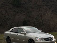 Photo of the vehicle Toyota Crown