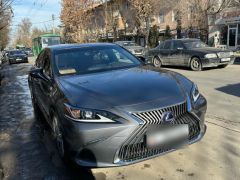 Photo of the vehicle Lexus ES