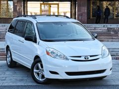 Photo of the vehicle Toyota Sienna