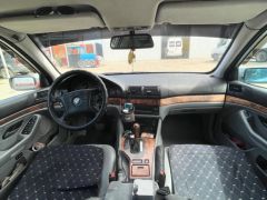 Photo of the vehicle BMW 5 Series