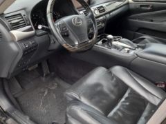 Photo of the vehicle Lexus LS