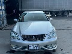 Photo of the vehicle Toyota Crown