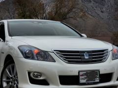 Photo of the vehicle Toyota Crown