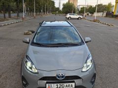 Сүрөт унаа Toyota Prius c