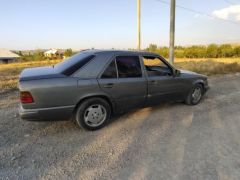 Сүрөт унаа Mercedes-Benz W124