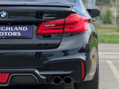 Photo of the vehicle BMW M5