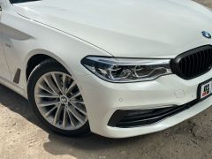 Photo of the vehicle BMW 5 Series