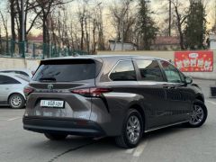 Фото авто Toyota Sienna