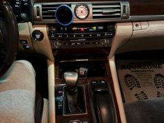 Photo of the vehicle Lexus LS